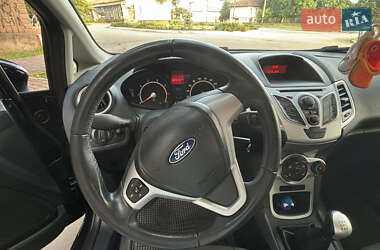 Хэтчбек Ford Fiesta 2011 в 