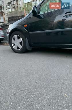 Хэтчбек Ford Fiesta 2007 в 