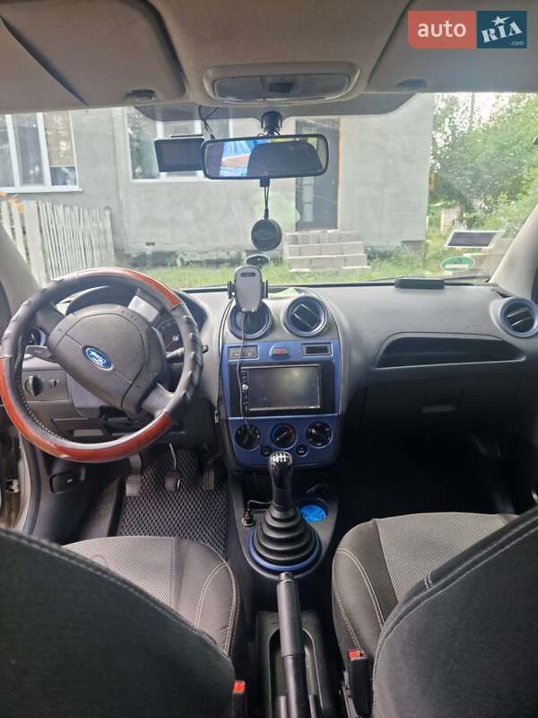 Хэтчбек Ford Fiesta 2007 в Луцке