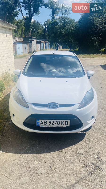Хэтчбек Ford Fiesta 2012 в 