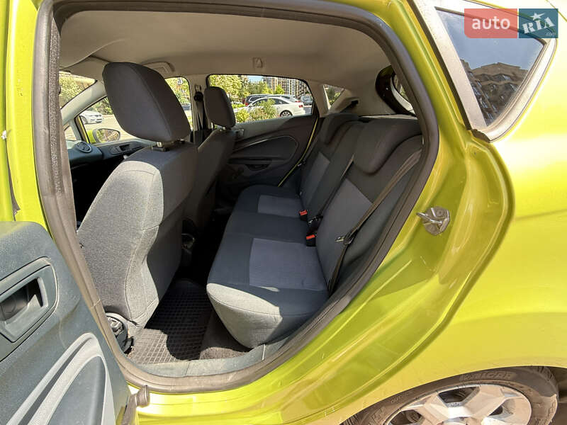 Хетчбек Ford Fiesta 2010 в Софіївській Борщагівці