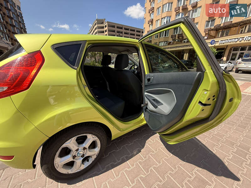 Хетчбек Ford Fiesta 2010 в Софіївській Борщагівці