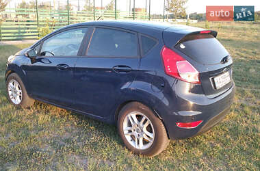 Хэтчбек Ford Fiesta 2015 в 