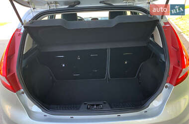 Хэтчбек Ford Fiesta 2010 в 