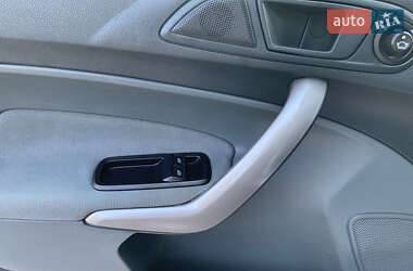 Хэтчбек Ford Fiesta 2010 в 