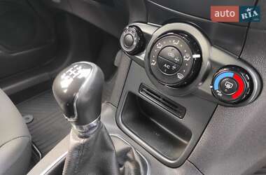 Хэтчбек Ford Fiesta 2013 в 