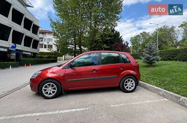 Хэтчбек Ford Fiesta 2006 в 