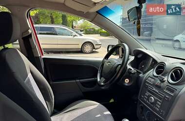 Хэтчбек Ford Fiesta 2006 в 