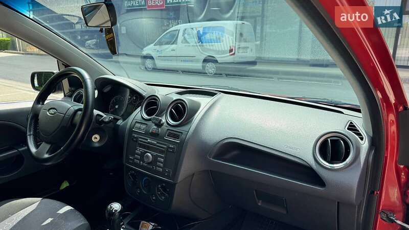 Хэтчбек Ford Fiesta 2006 в Николаеве