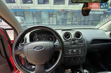 Хэтчбек Ford Fiesta 2006 в 