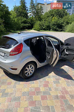 Хэтчбек Ford Fiesta 2011 в 