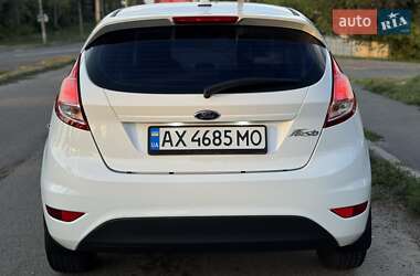 Хэтчбек Ford Fiesta 2016 в 