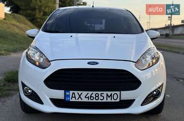 Хэтчбек Ford Fiesta 2016 в 