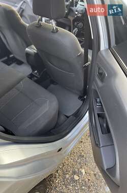 Хэтчбек Ford Fiesta 2018 в 