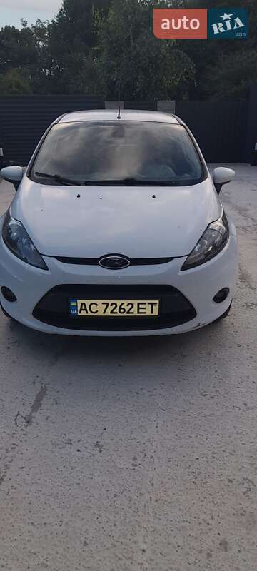Хэтчбек Ford Fiesta 2010 в 