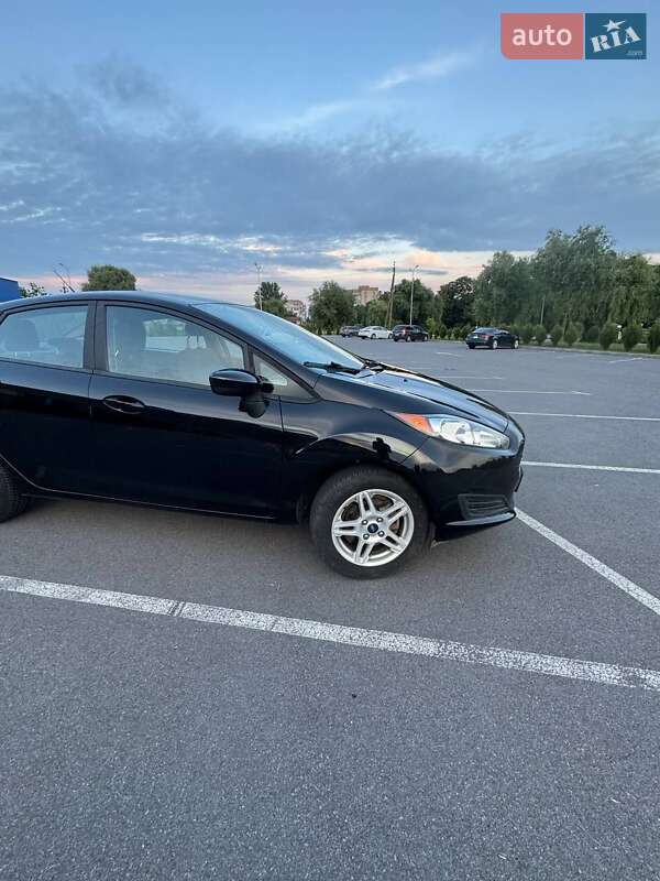 Седан Ford Fiesta 2017 в Хмільнику