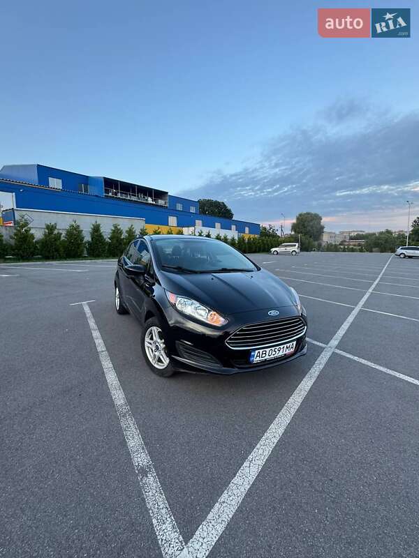 Седан Ford Fiesta 2017 в Хмільнику