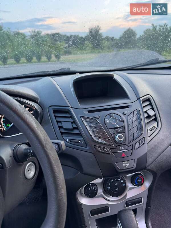 Седан Ford Fiesta 2017 в Хмільнику