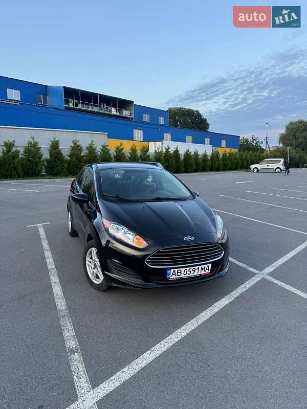 Седан Ford Fiesta 2017 в Хмільнику