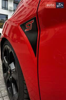 Хэтчбек Ford Fiesta 2016 в 