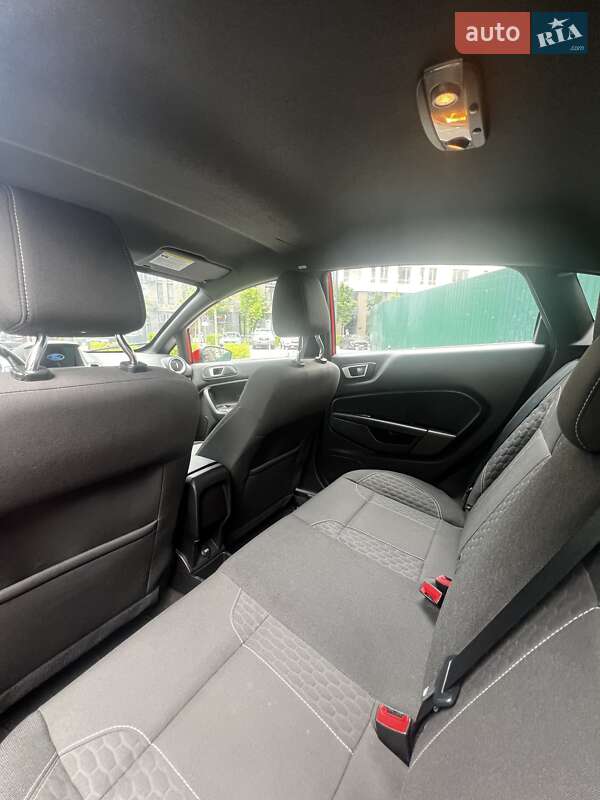 Хэтчбек Ford Fiesta 2016 в Киеве