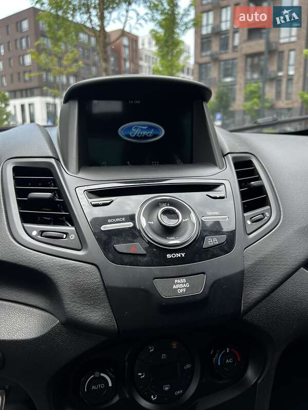 Хэтчбек Ford Fiesta 2016 в Киеве