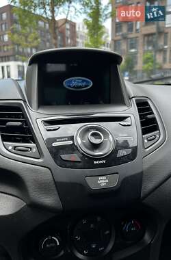 Хэтчбек Ford Fiesta 2016 в 