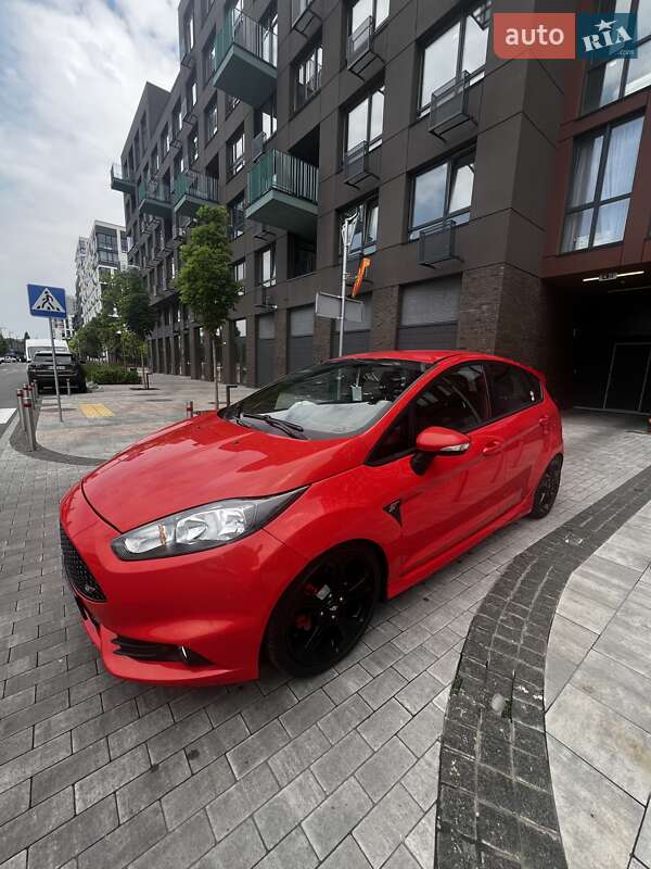 Хэтчбек Ford Fiesta 2016 в Киеве