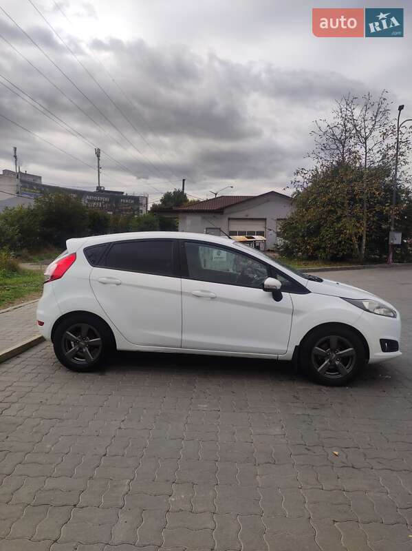 Хэтчбек Ford Fiesta 2013 в 