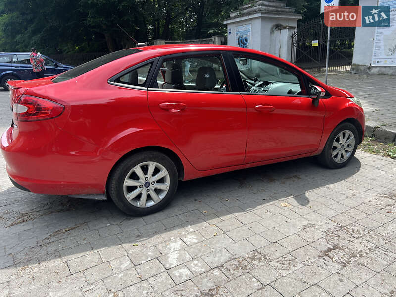 Седан Ford Fiesta 2012 в Львове
