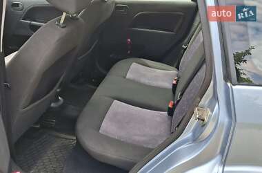 Хетчбек Ford Fiesta 2006 в 