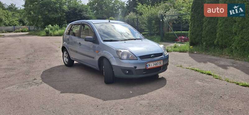 Хетчбек Ford Fiesta 2006 в 