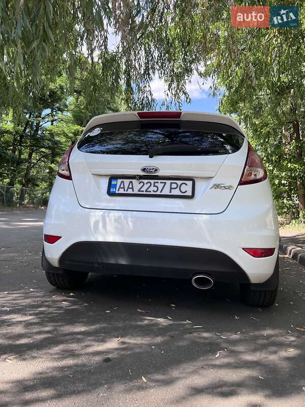 Хэтчбек Ford Fiesta 2016 в Киеве