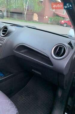 Хэтчбек Ford Fiesta 2007 в 