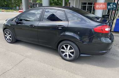 Седан Ford Fiesta 2011 в 