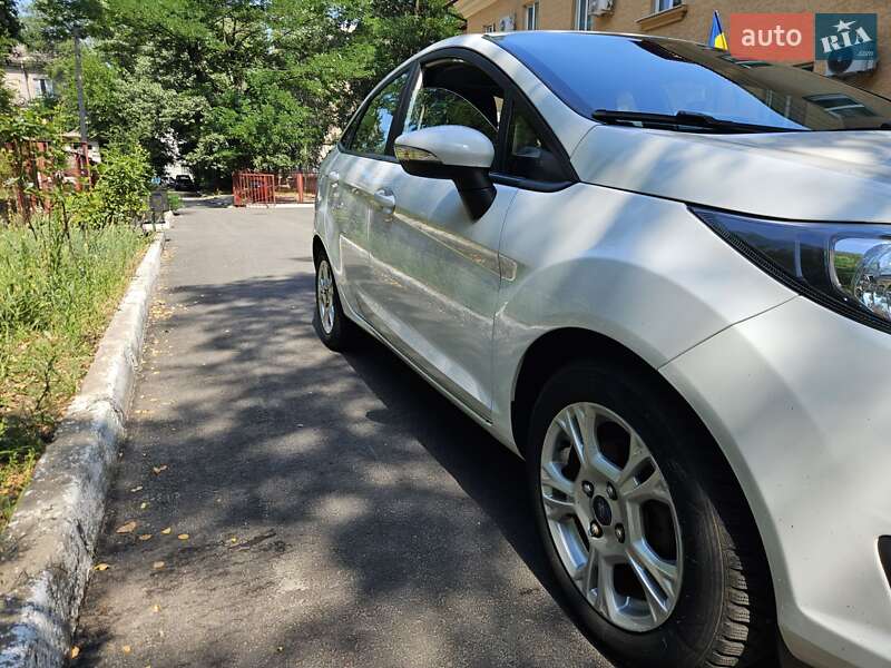 Седан Ford Fiesta 2016 в Запорожье