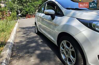 Седан Ford Fiesta 2016 в 