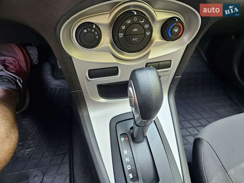 Седан Ford Fiesta 2016 в Запорожье