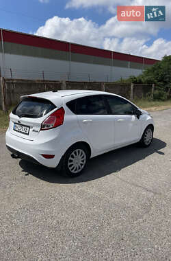 Хэтчбек Ford Fiesta 2015 в 
