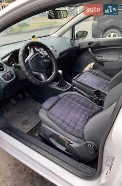 Хэтчбек Ford Fiesta 2009 в 