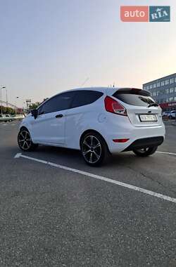 Хэтчбек Ford Fiesta 2013 в 
