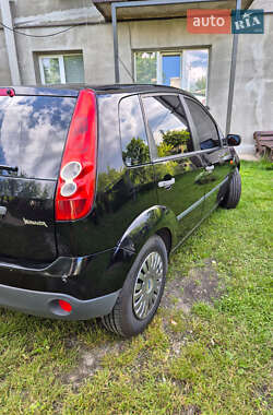 Хэтчбек Ford Fiesta 2007 в 