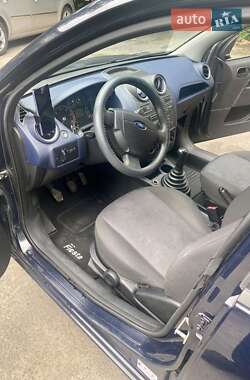 Хэтчбек Ford Fiesta 2006 в 