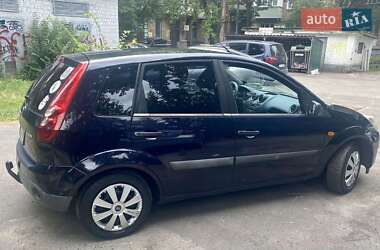 Хэтчбек Ford Fiesta 2006 в 