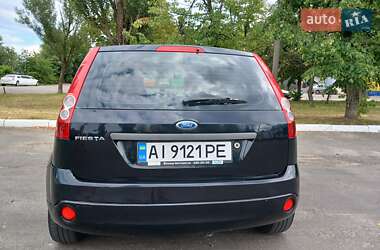 Хэтчбек Ford Fiesta 2006 в 