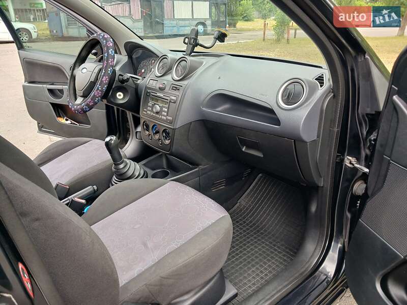 Хэтчбек Ford Fiesta 2006 в Киеве