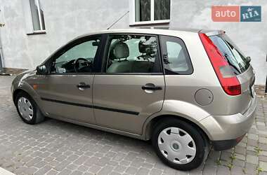 Хэтчбек Ford Fiesta 2002 в 