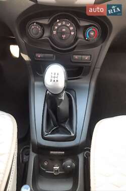 Седан Ford Fiesta 2011 в 