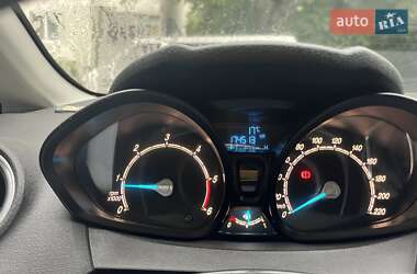 Хэтчбек Ford Fiesta 2013 в 