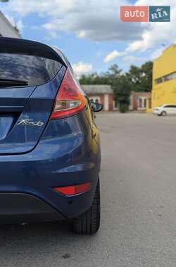 Хетчбек Ford Fiesta 2010 в 